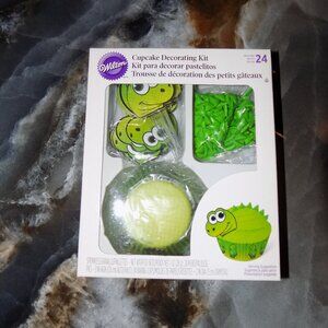 Wilton Dinosaur Cupcake Decorating Kit Decorates 24 NEW